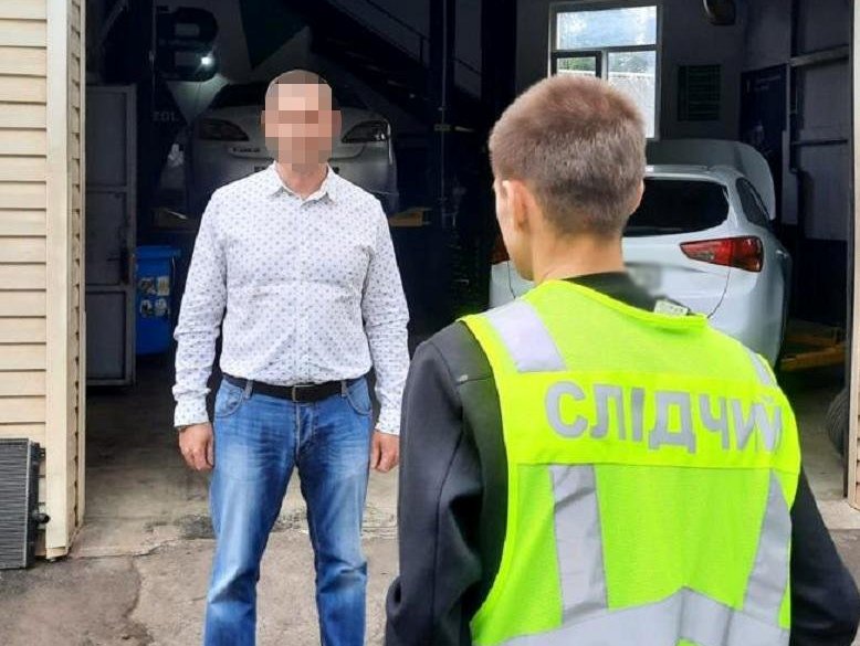 У Києві затримали псевдоволонтера за спробу продати автомобілі призначені для ЗСУ