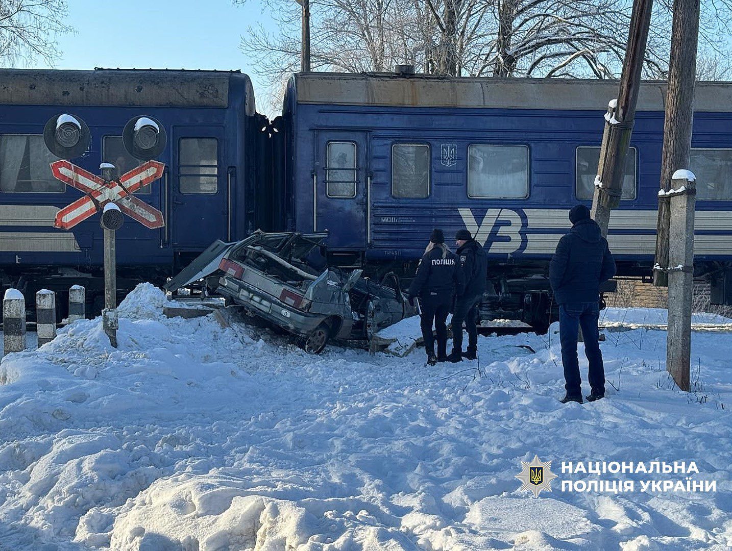 На Прикарпатті авто в'їхало у пасажирський поїзд: Є загиблий, поранені