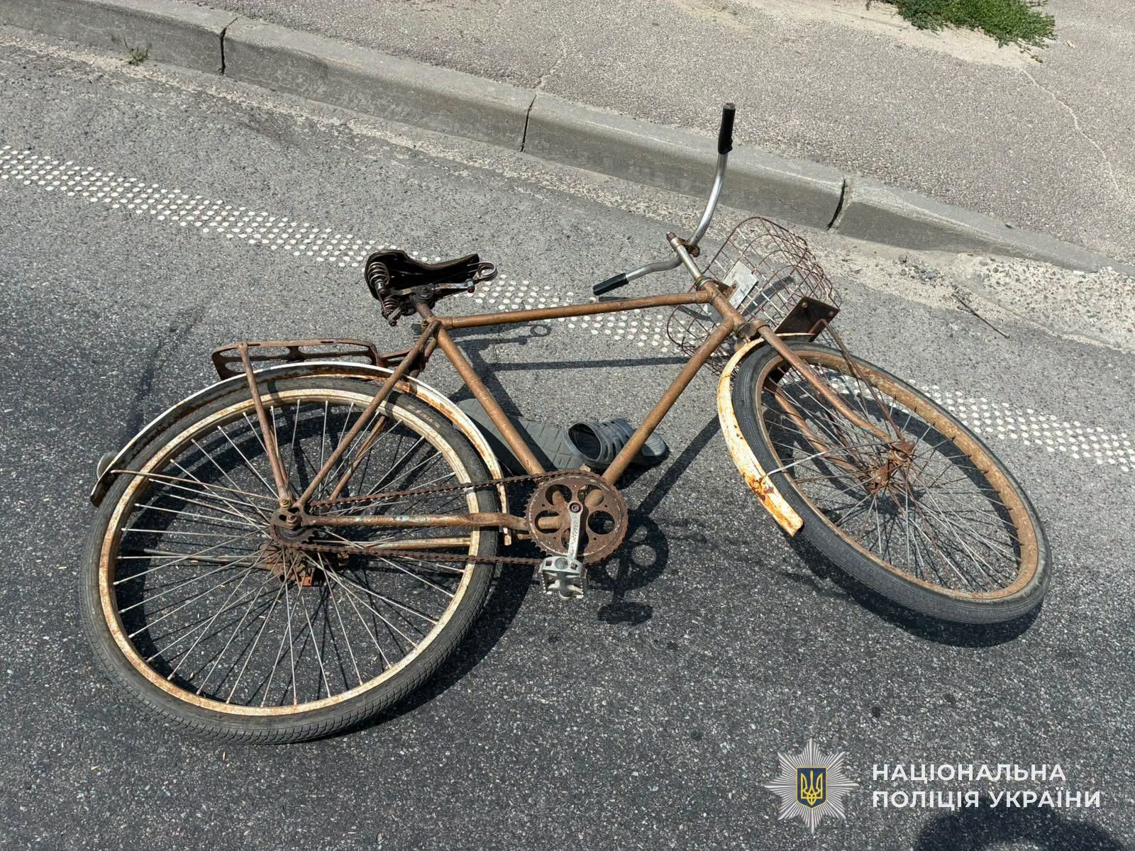 На Львівщині автомобіль збив велосипедиста