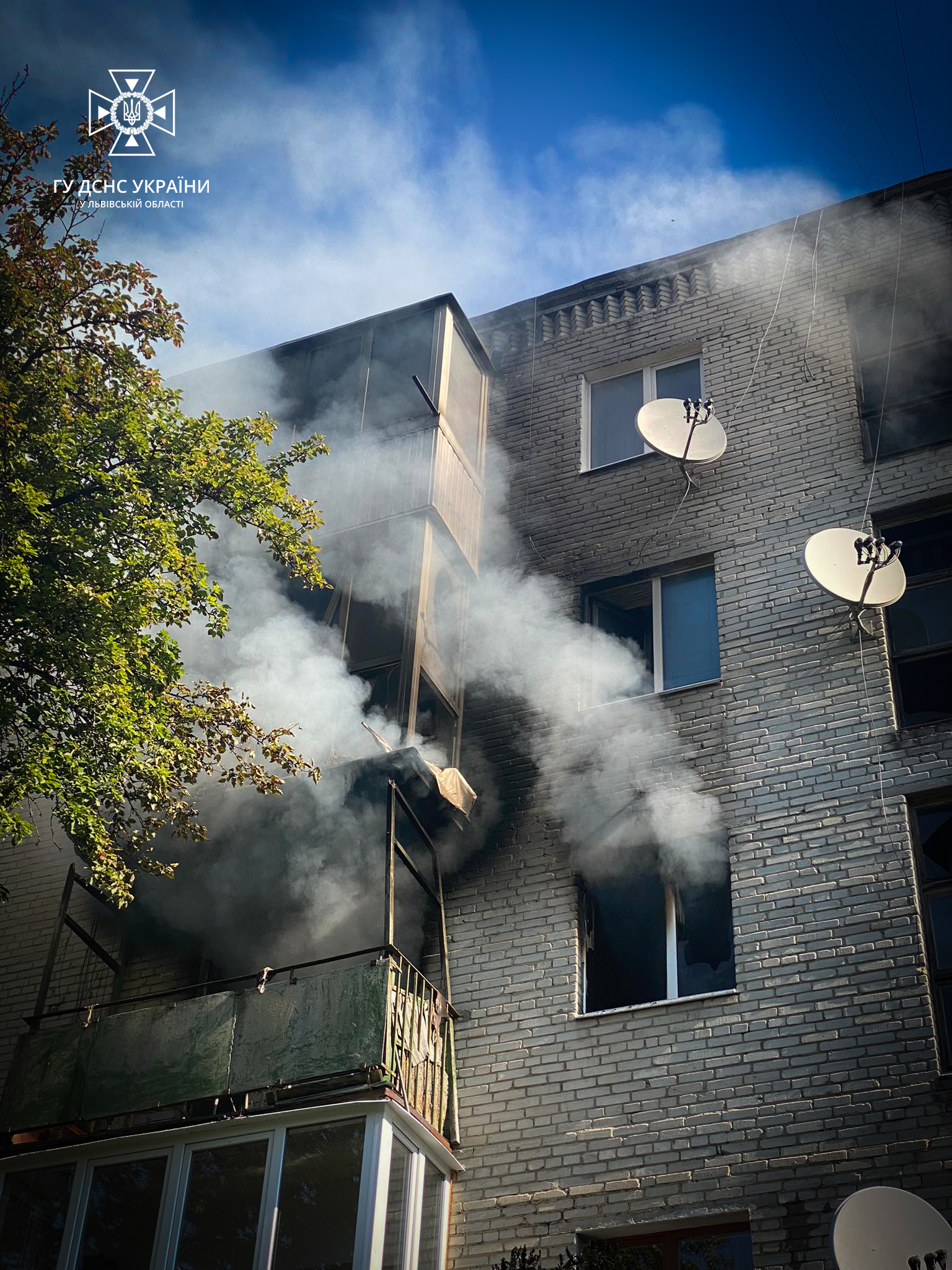 У Львові згоріла квартира: з будинку евакуювали людей. Оновлено (від 13:30)