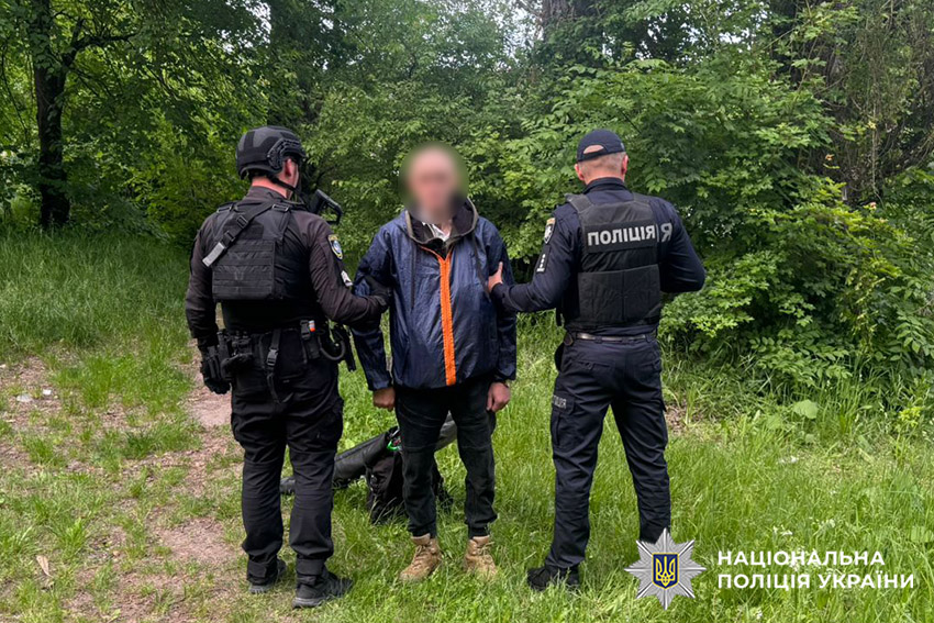 На Хмельниччині наркоман влаштував стрілянину по людях біля магазину