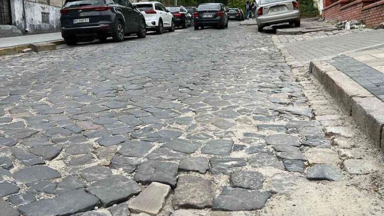 Не вклалися у терміни: коли завершать ремонт на вул. Драгоманова у Львові