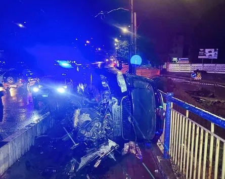 У Луцька п'яна водійка на авто влетіла у відбійник на мосту (фото)
