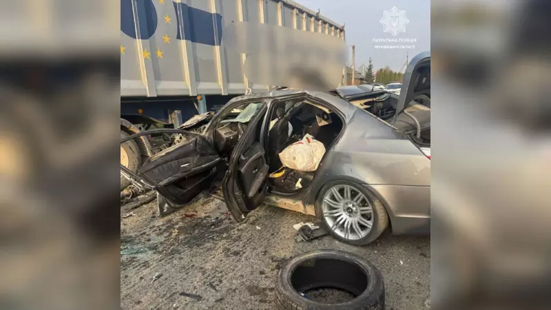 З'явилося фото з автотрощі в Чернівцях, в якій загинув молодий рятувальник