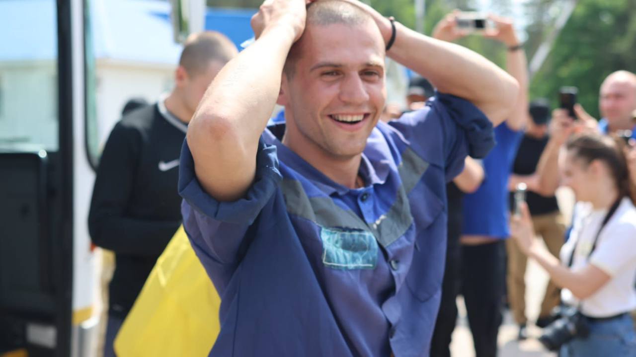 Українці повертаються додому з російського полону: стартував обмін (фото)