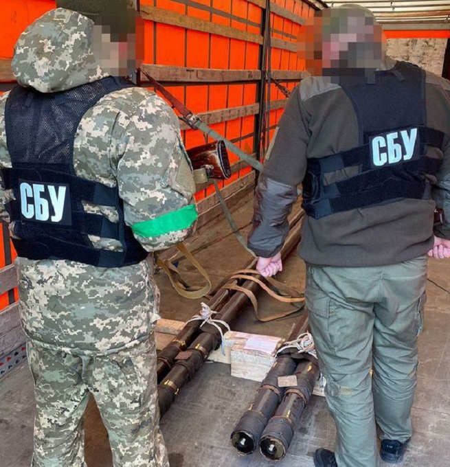 СБУ перехопила вантажівку, яка везла в Росію українське військове обладнання