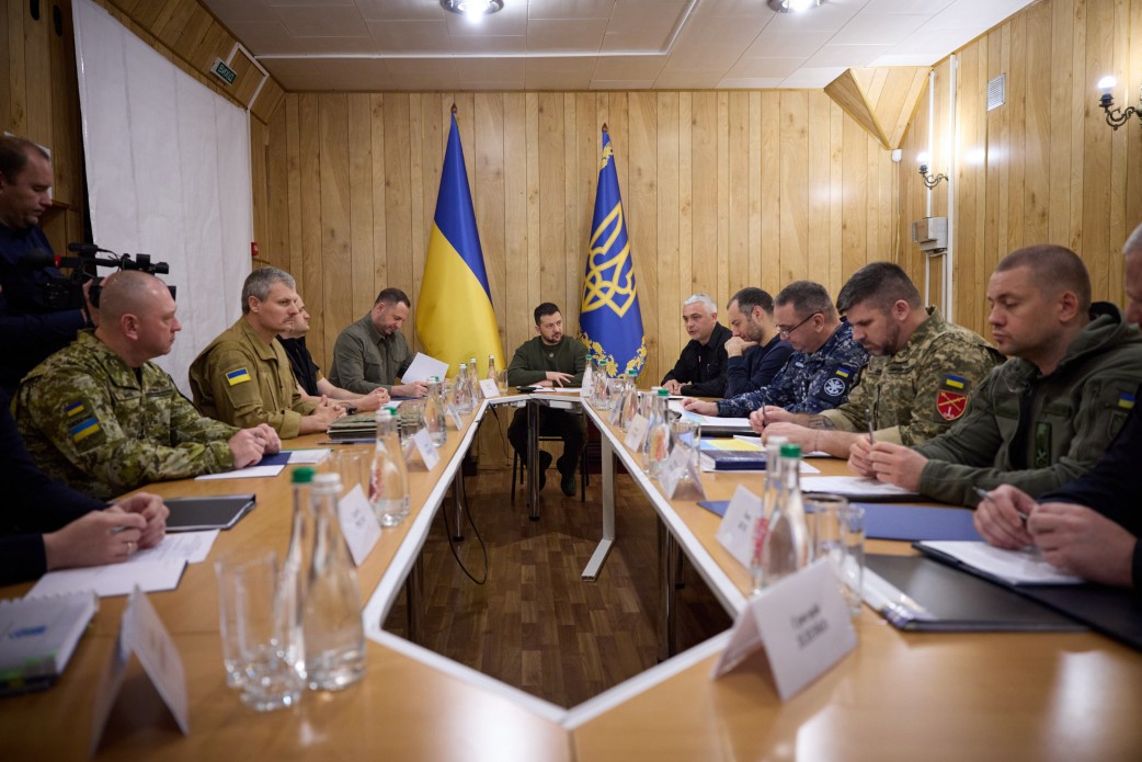 Підготовка до зими, захист інфраструктури: Зеленський в Одесі провів нараду з військовими