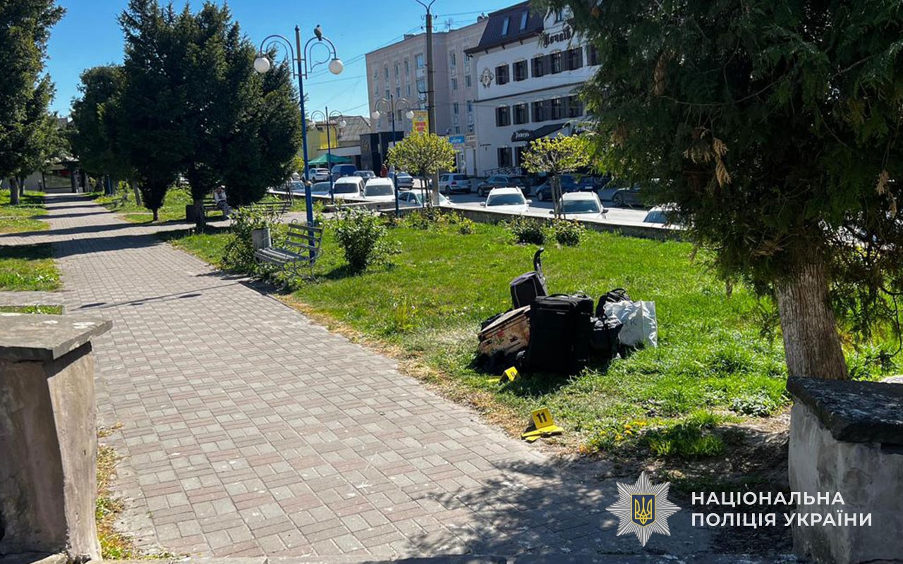 На Тернопільщині психічнохворий вдарив ножем жінку на вулиці (фото)