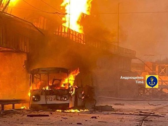 Російська ракета влучила у тролейбус із людьми, що рухався дамбою ДніпроГЕСу, – Андрющенко