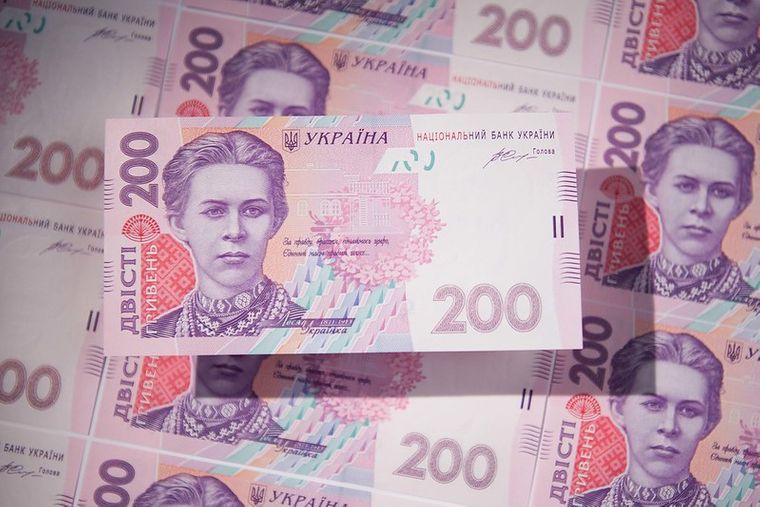 На Львівщині суд оштрафував чоловіка за спробу засунути співмешканці гроші в рот