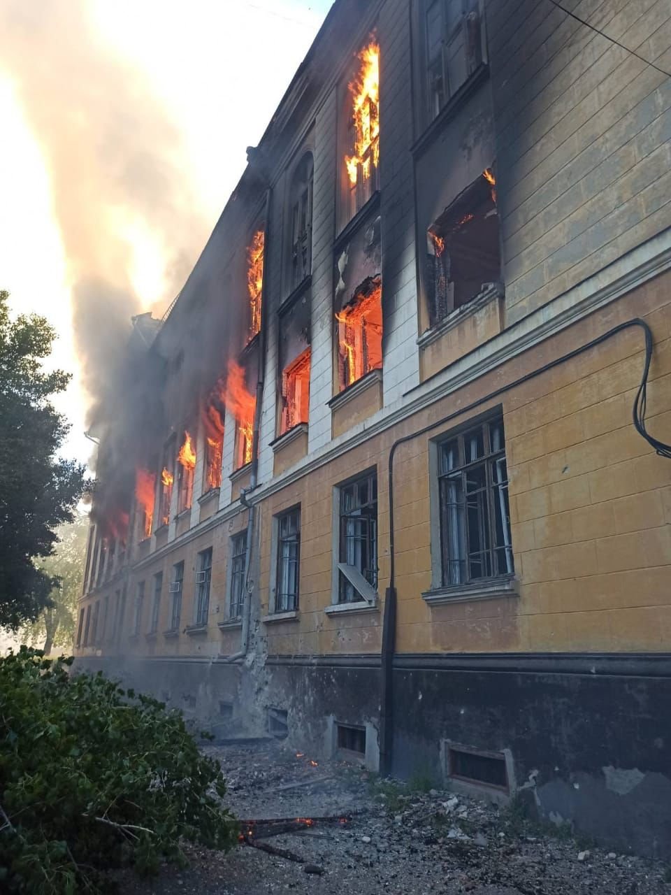 «Демілітаризація» Лисичанська: росіяни обстріляли школу, коледж і ринок