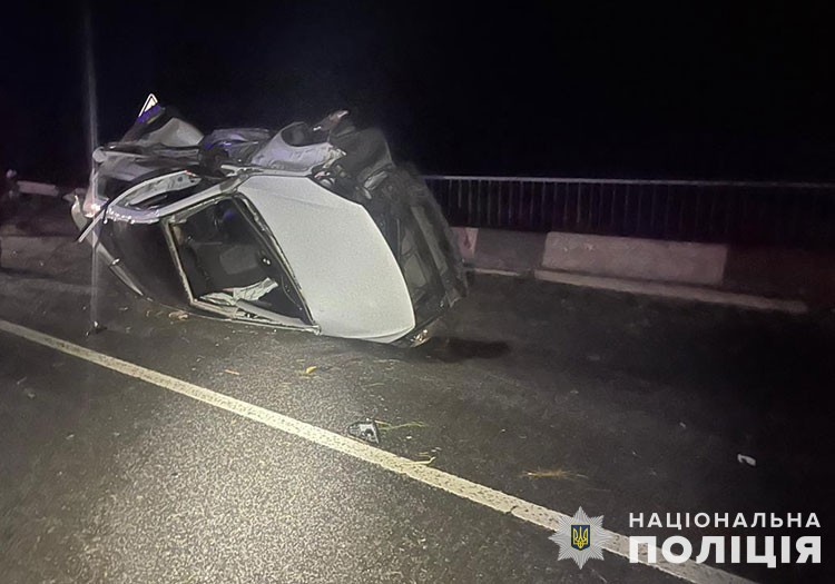 На Тернопільщині повне авто людей влетіло в бетонний стовп