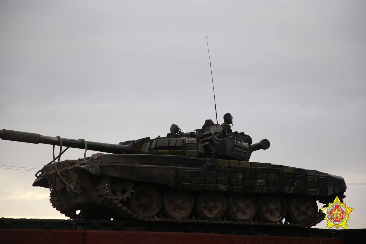 Білорусь заявила, що перекидає танки до кордону з Україною