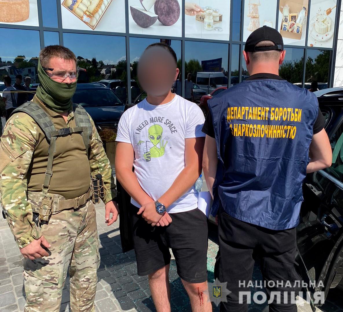 У Львові викрили молодиків, які торгували наркотиками