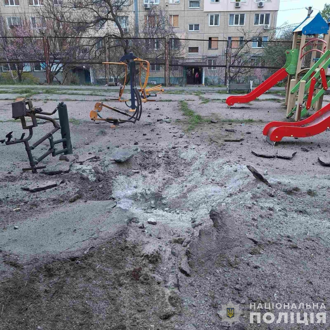 Війська РФ обстріляла Нікопольський район Дніпропетровщини: у поліції повідомили про наслідки (фото)