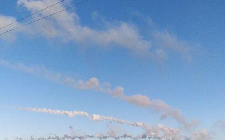 У небі над Київською областю – російські повітряні кулі. Наша ППО працює з ними