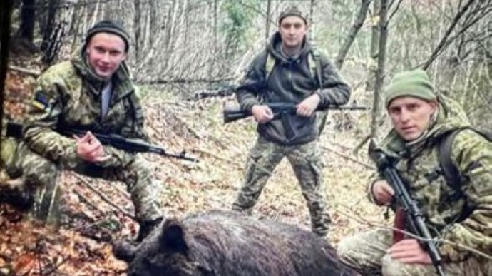 У нацпарку на Закарпатті прикордонників звинувачують у вбивстві ведмедиці