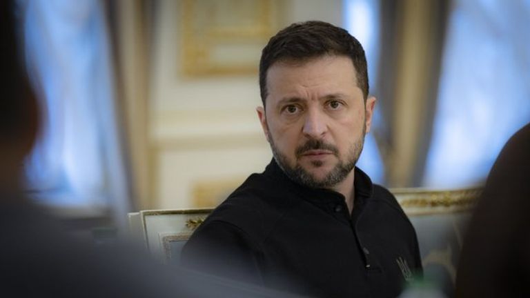 Є позитивні реакції від деяких лідерів: Зеленський про розміщення миротворців в Україні