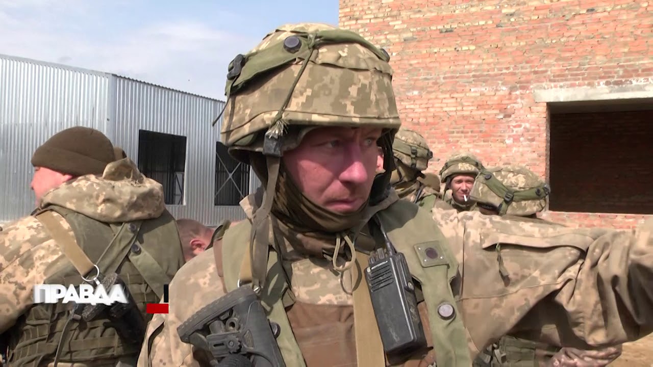 Українських військових зібрали на навчання