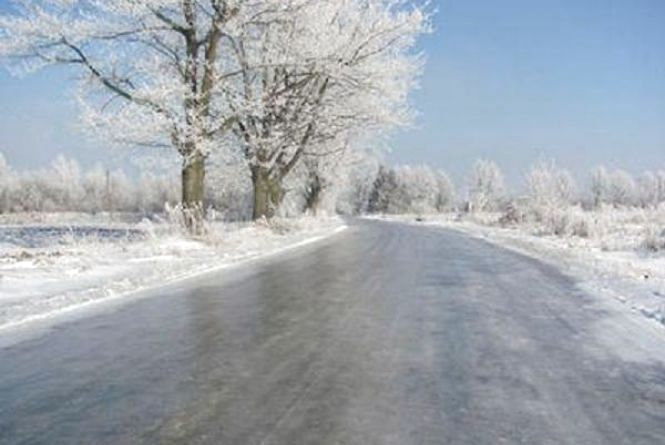 Мешканців Львівщини попереджають про небезпеку на дорогах