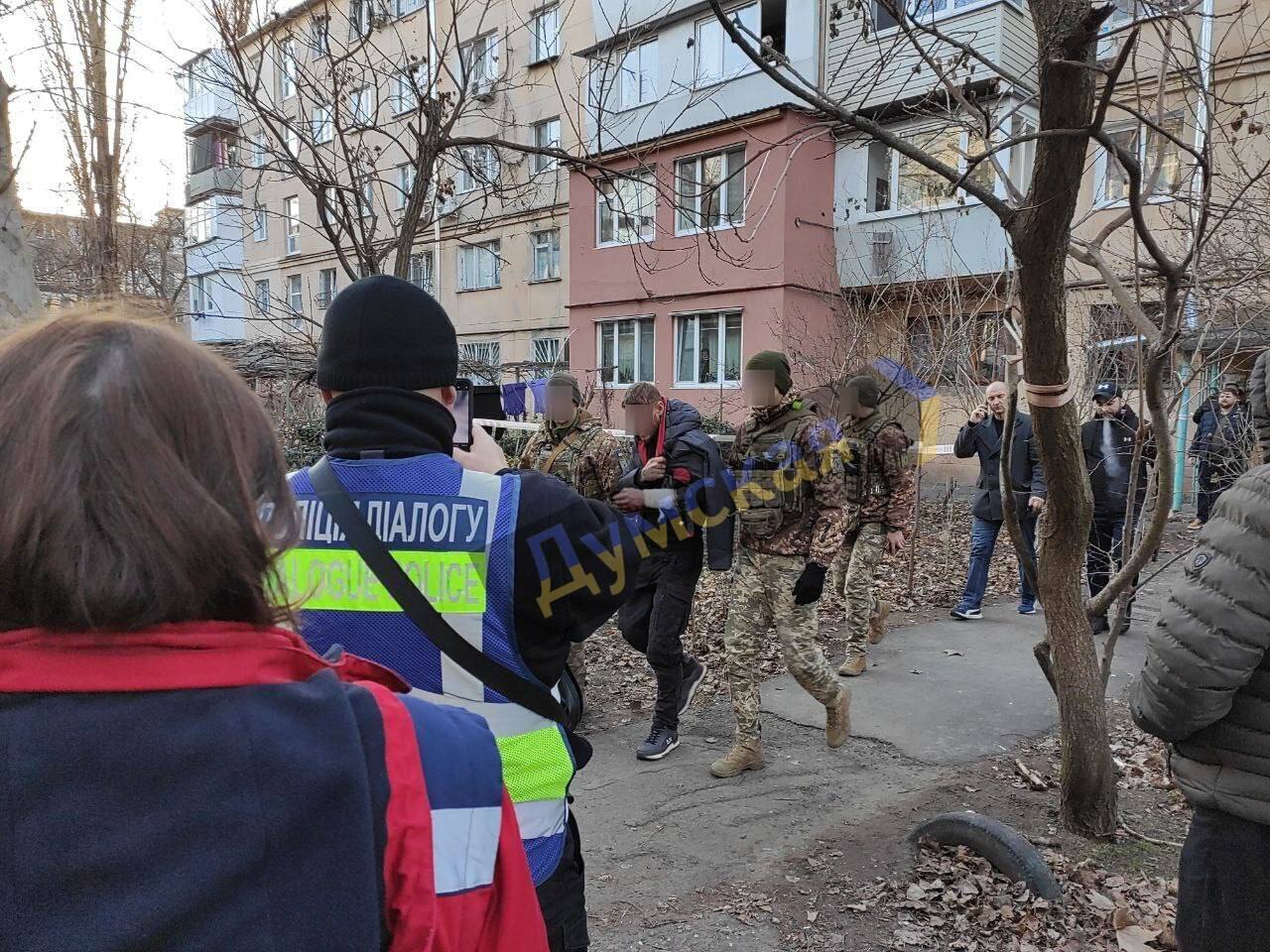 В Одесі чоловік взяв у заручники жінку з 13-річною дитиною