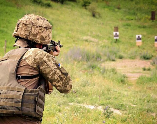 Поблизу Луцька лунатимуть постріли: офіційна заява влади