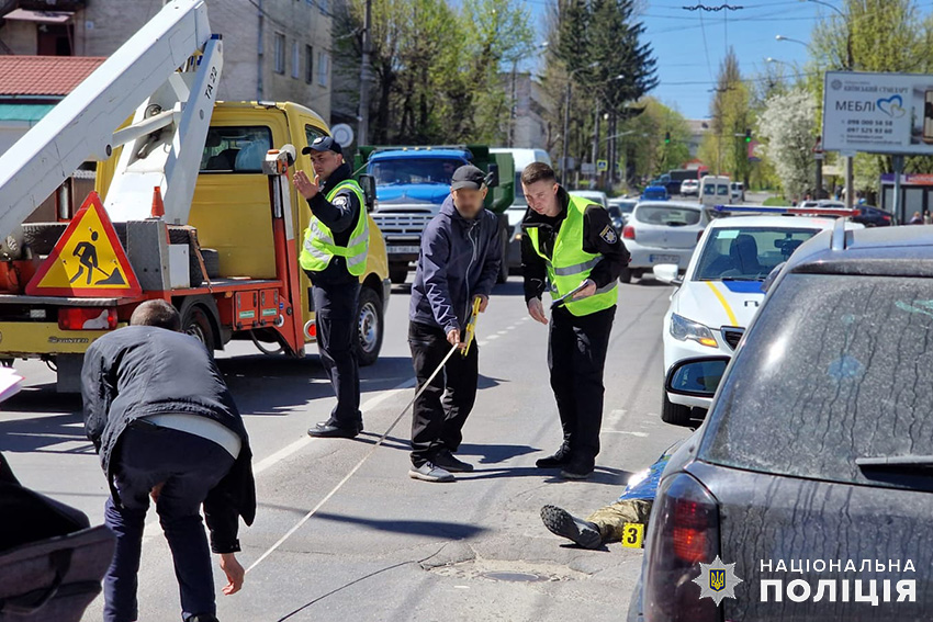 У Хмельницькому авто збило на смерть військового, ще двоє - травмовані
