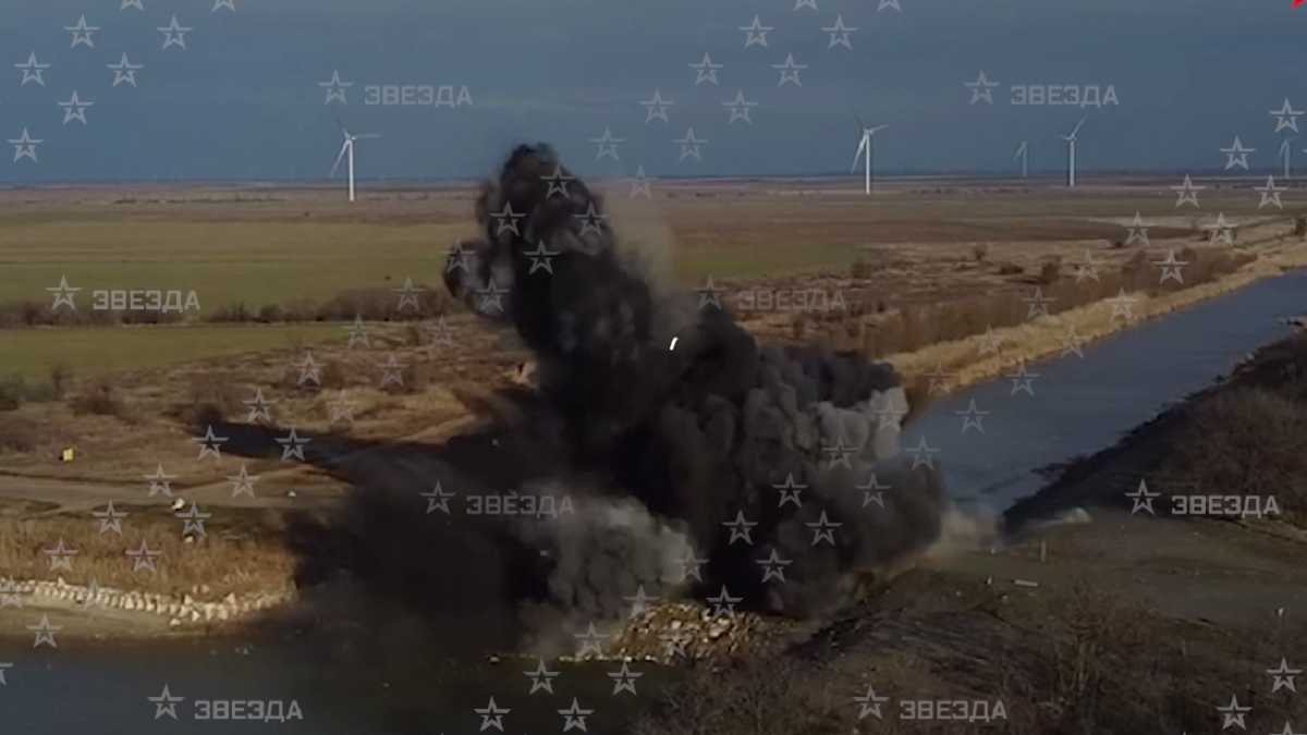 Окупанти підірвали дамбу, яка блокувала воду в Крим