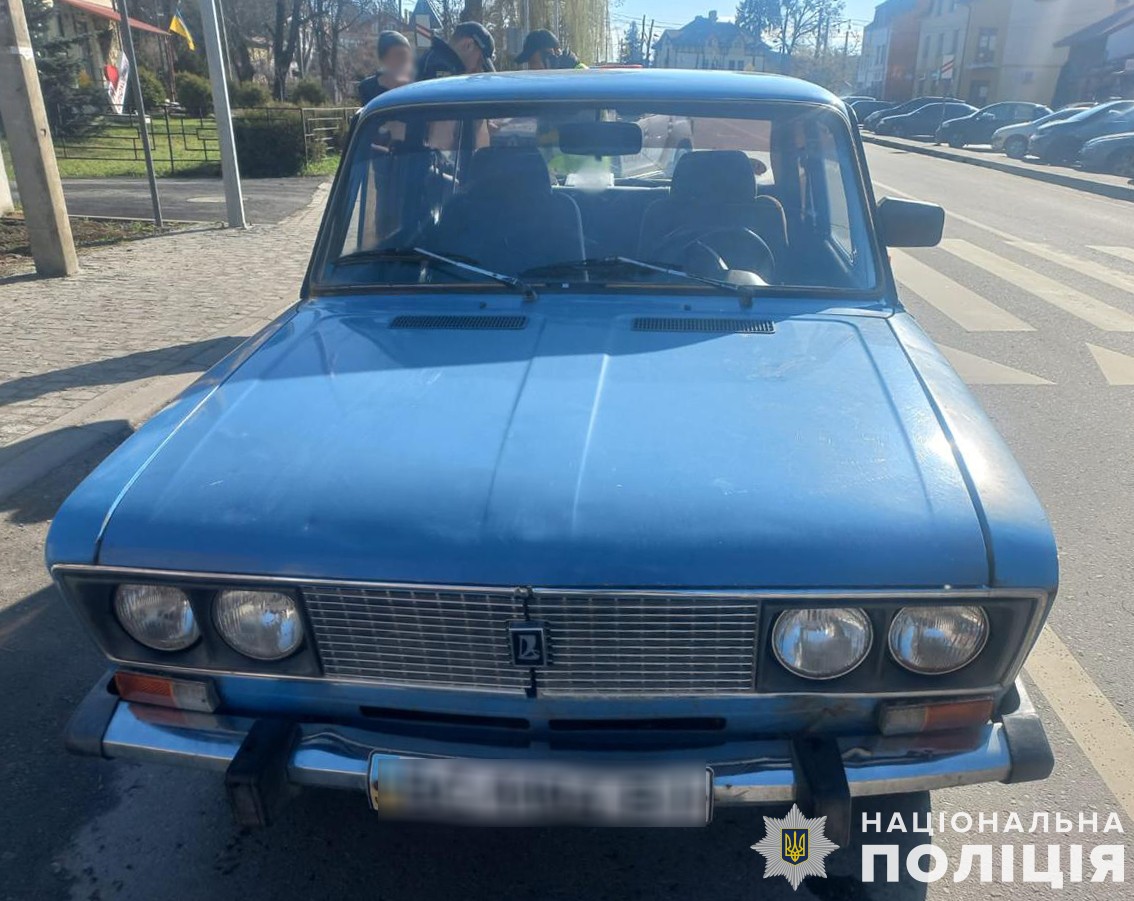 На Львівщині водій ВАЗ збив маму з 7-річною донькою на пішохідному переході (фото)