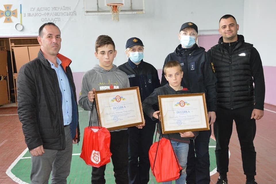 Двоє братів-підлітків допомогли врятувати сусіда з палаючої хати