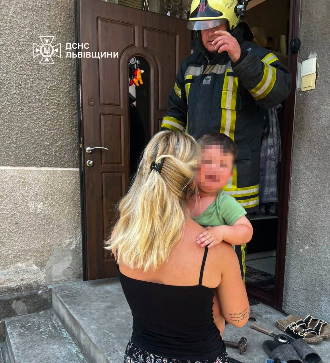 На Львівщині однорічна дитина опинилася в небезпеці у будинку