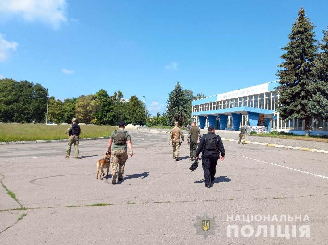 У Рівному поліцейські перевіряють інформацію про замінування аеропорту