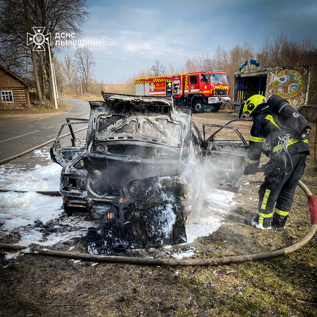 На Львівщині згорів автомобіль