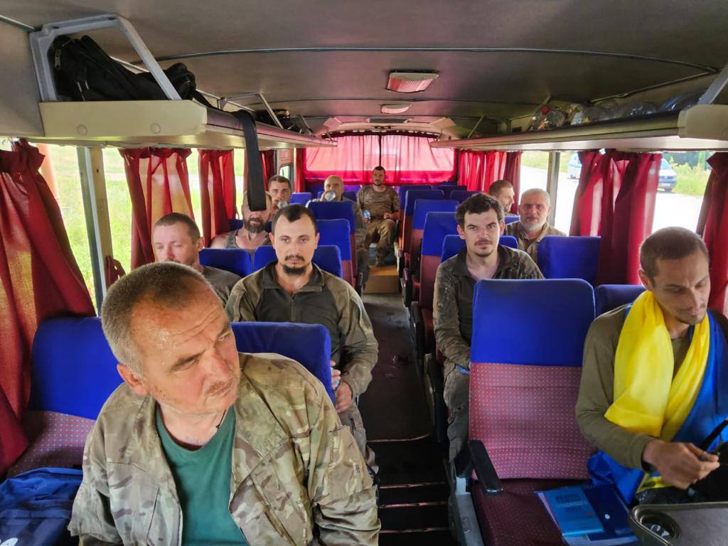 Офіцери, рядові, сержанти. Україна повернула з російського полону 22-ох бійців