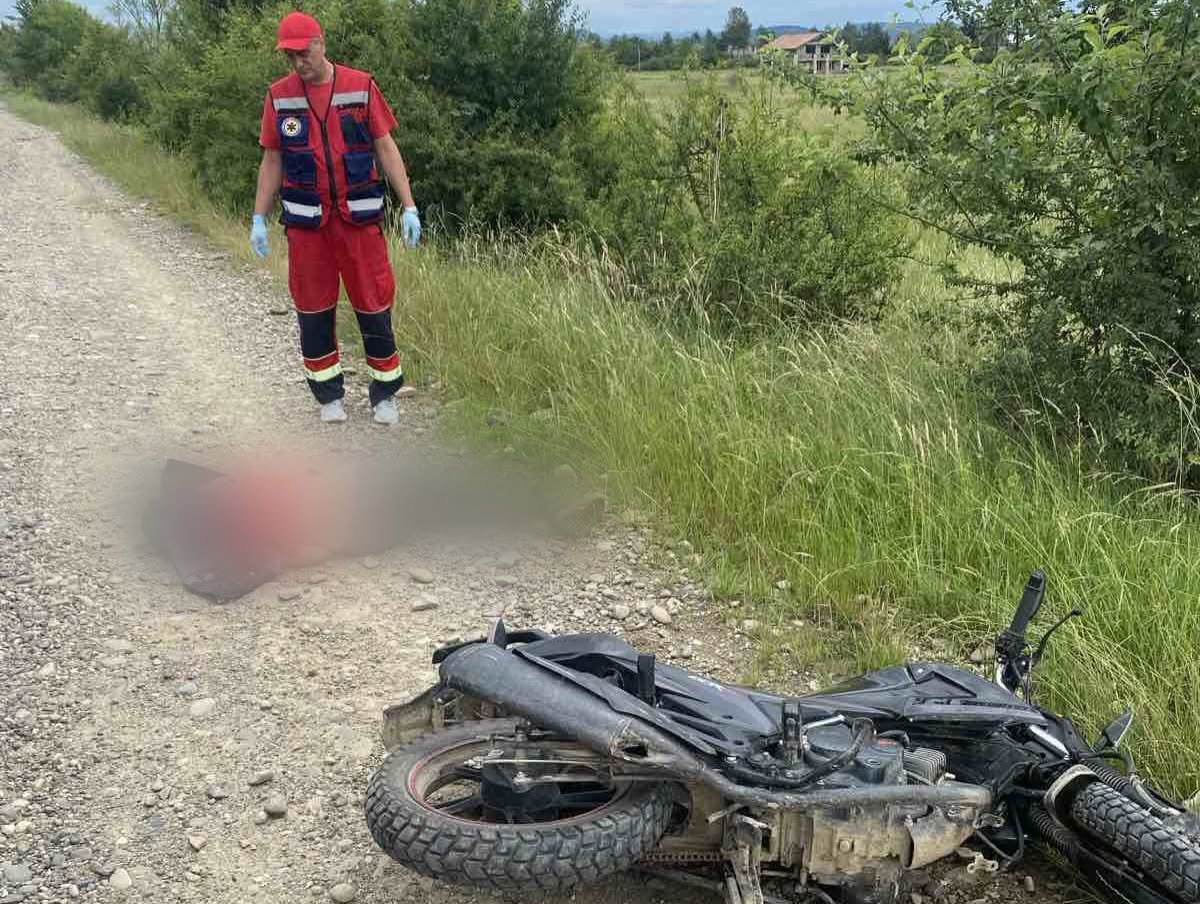 На Закарпатті перехожа у полі знайшла мертве тіло людини: Що сталося
