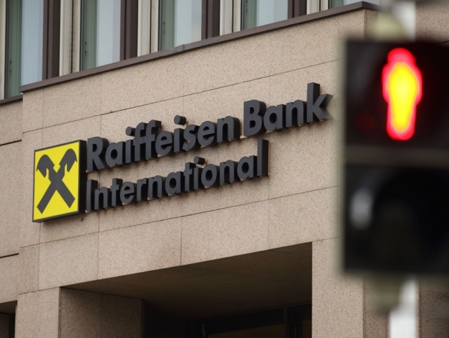 НАЗК вилучило австрійський Raiffeisen Bank зі списку спонсорів війни