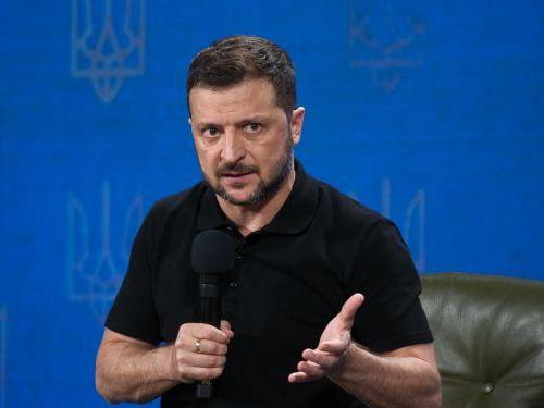 Шкода, що ми не можемо вдарити по Кремлю, – Зеленський