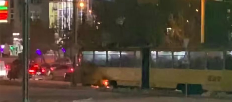 Дві водійки самостійно погасили пожежу у львівському трамваї