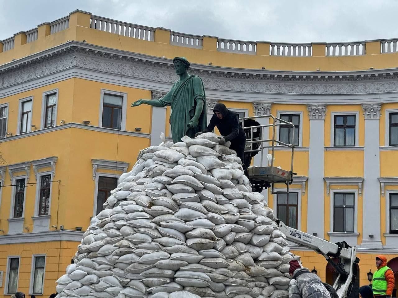 Одні уже гниють, інші підуть на корм бичкам, - в Одесі розповіли про російських морпіхів