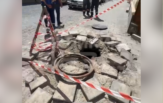 Стали відомі подробиці вибуху люків у центрі Львова: містяни дивом не постраждали