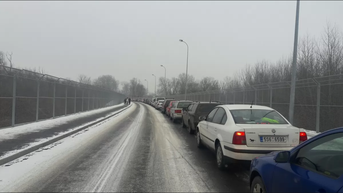 Українці повертаються додому на свята: на кордоні з Польщею збільшуються черги