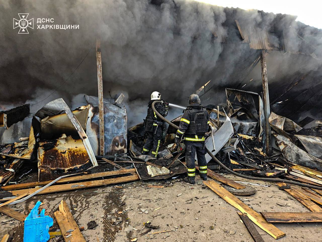 Удар по цивільному підприємству в Богодухові: з’явилися фото з місця