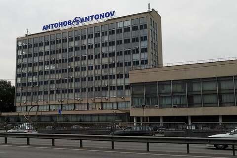Російські окупанти обстріляли завод «Антонов» у Києві