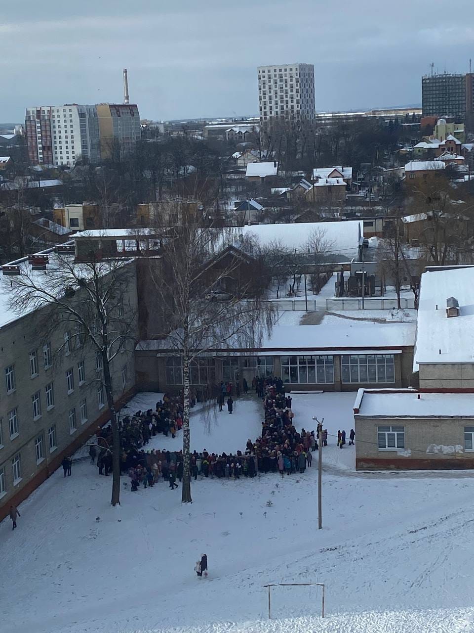 У Львові повідомили про замінування всіх шкіл: учнів евакуйовують. Наживо