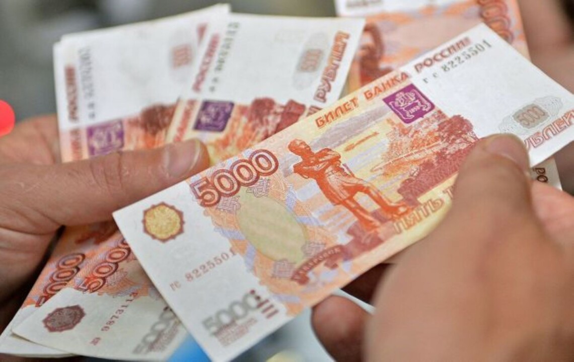 "Хто буде на пенсію заробляти". Жінки агітують російських військових їхати додому