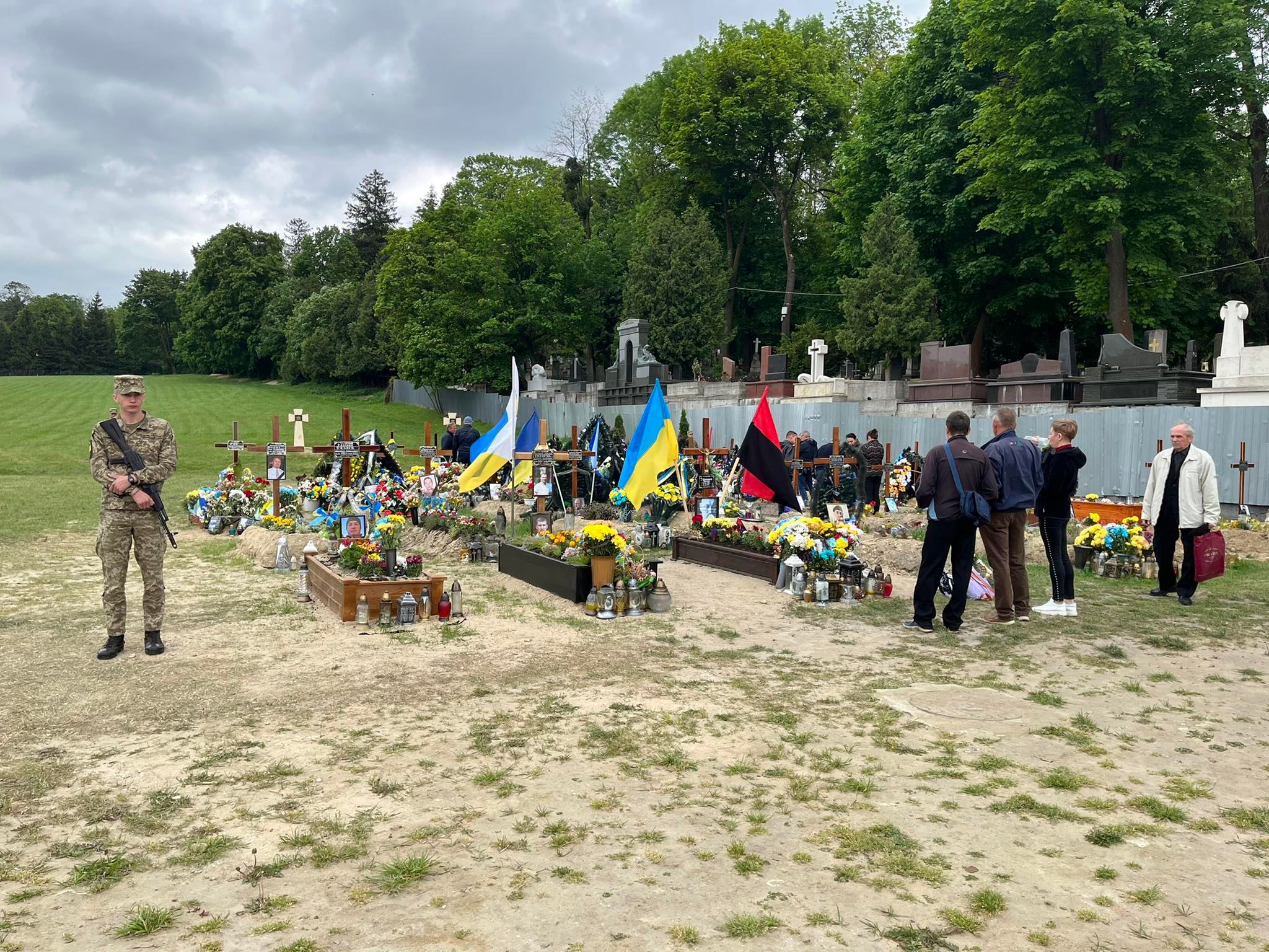 У Львові на Марсовому полі вшановують Героїв України. Наживо
