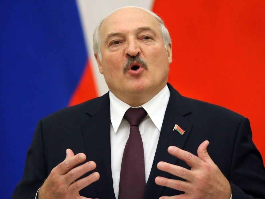 Щоби західні країни «не влізли».  Лукашенко каже, що поставив уздовж кордону десять підрозділів