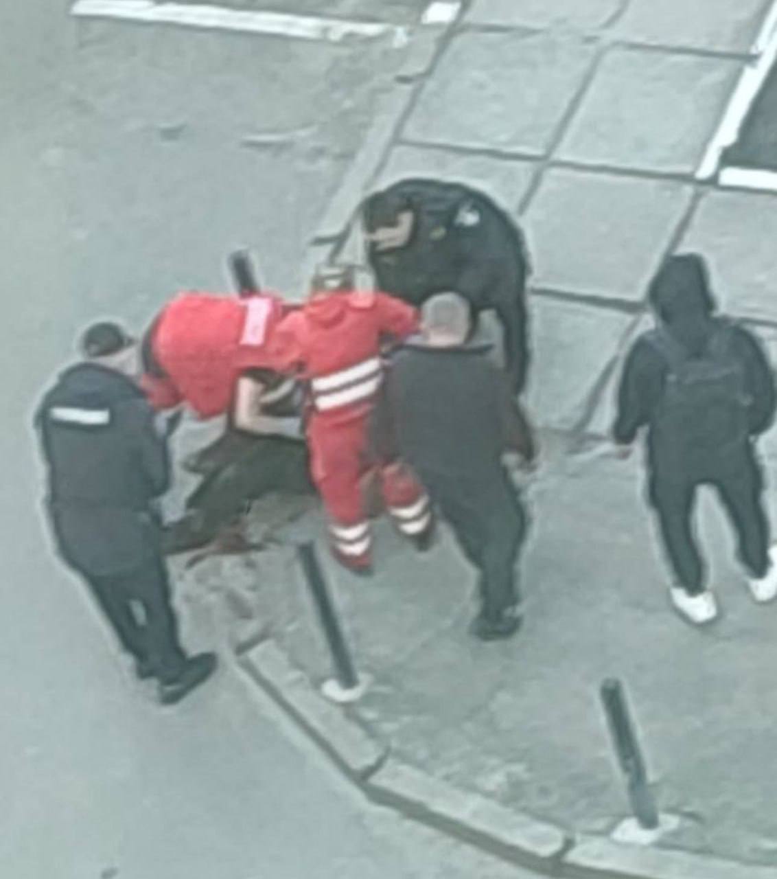 У Львові посеред вулиці сталася різанина: фото з місця злочину