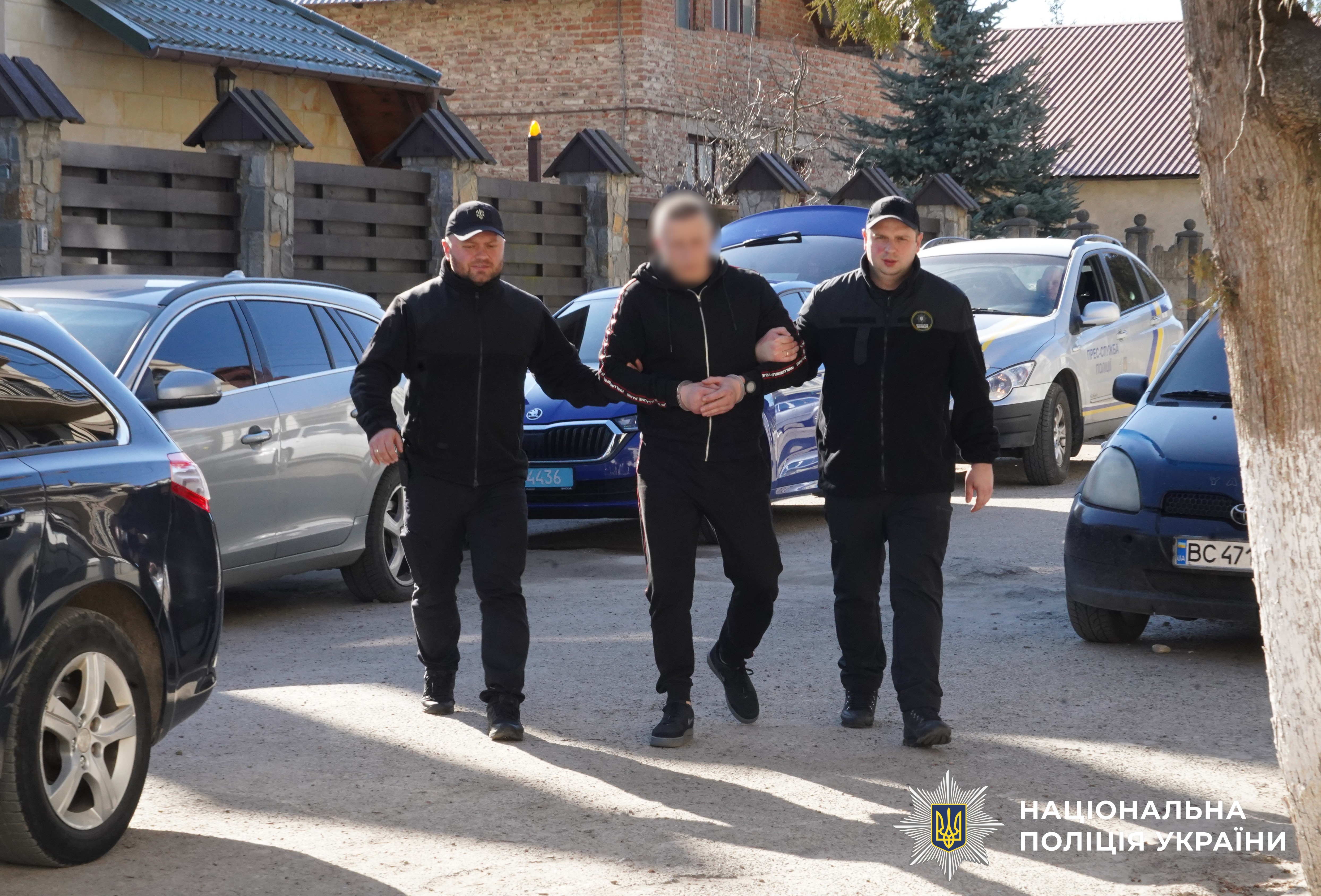 З Польщі через Львівщину екстрадували двох учасників банди з викрадення авто