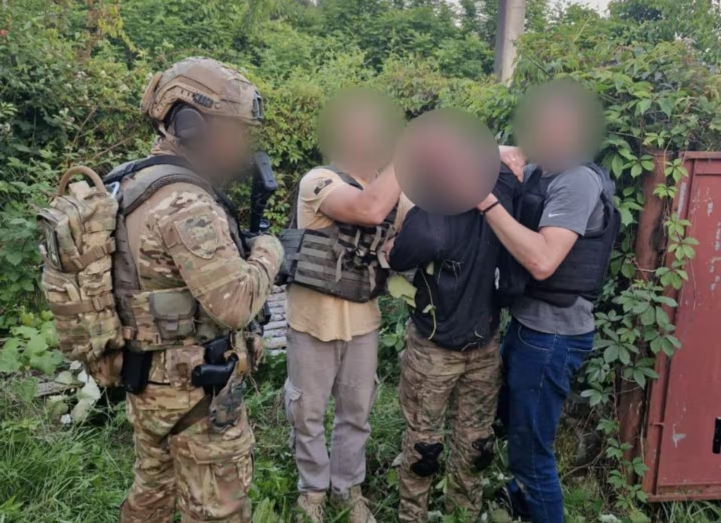 В Ужгороді затримали чоловіка, який вдарив ножем у горло відомого бізнесмена (фото)